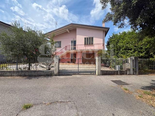 Villa Indipendente in vendita a Teglio Veneto, Venezia