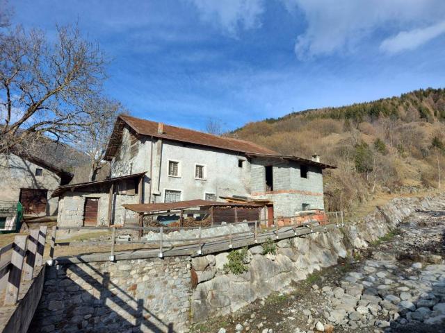 Villa Indipendente in vendita a Comunità montana della valle Camonica, Temù