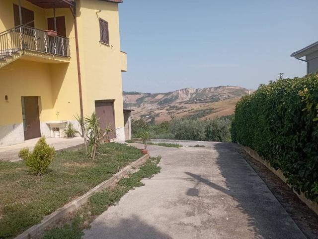 Villa Indipendente in vendita a Teramo, Abruzzo