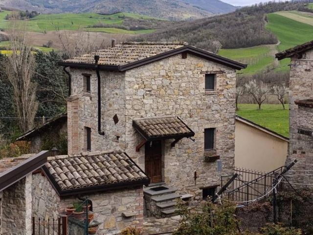 Villa Indipendente in vendita a Terenzo, Reggio Emilia