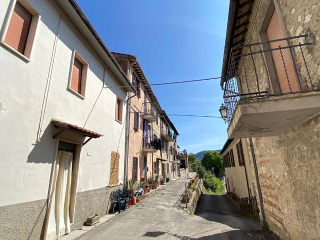 Villa Indipendente in vendita a Terni, Umbria