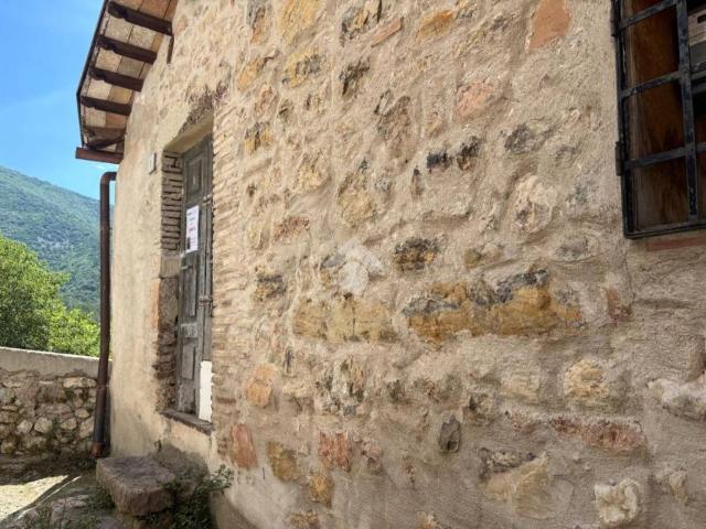 Villa Indipendente in vendita a Terni, Umbria