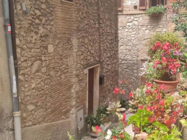 Villa Indipendente in vendita a Terni, Umbria
