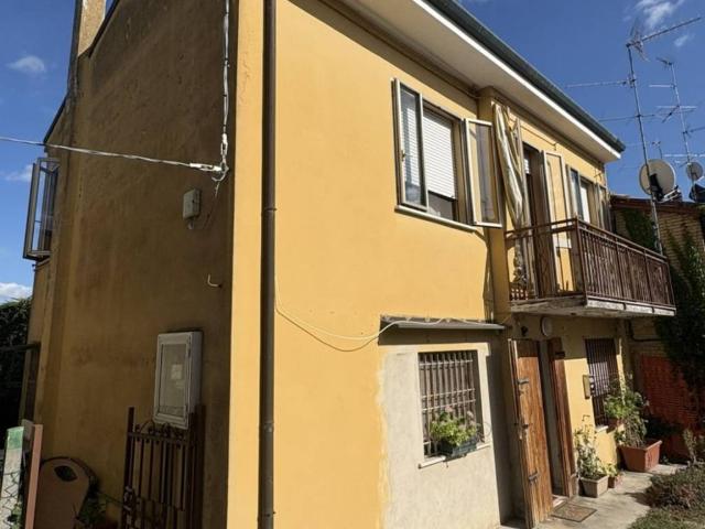Villa Indipendente in vendita a Mirabello, Terre del Reno