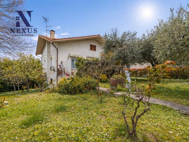 Villa Indipendente in vendita a Terre Roveresche, Marche