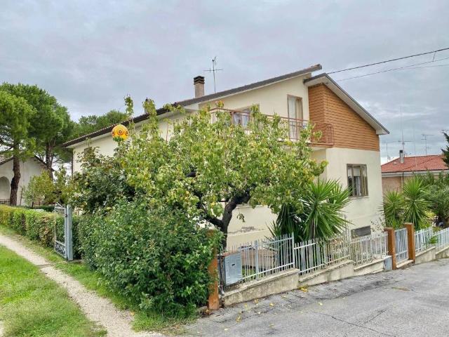 Villa Indipendente in vendita a Terre Roveresche, Marche