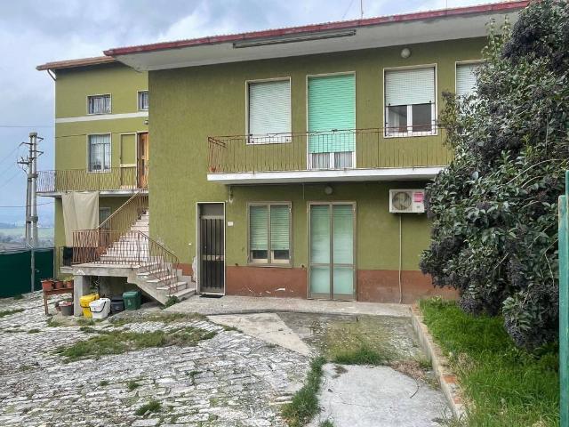 Villa Indipendente in vendita a Terre Roveresche, Marche