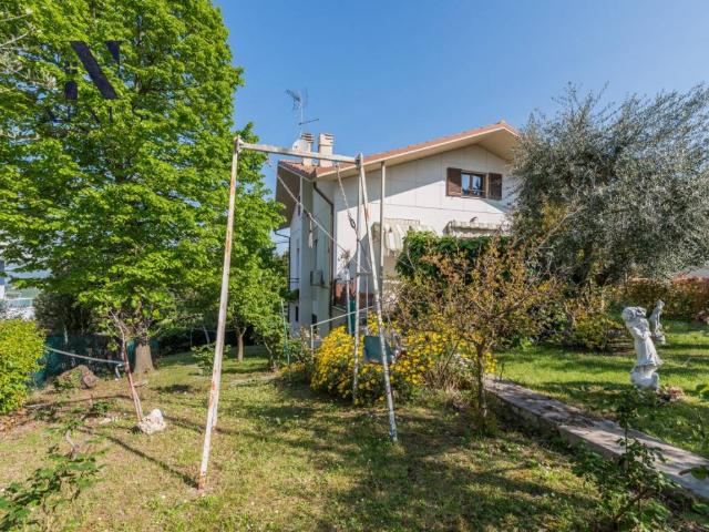 Villa Indipendente in vendita a Terre Roveresche, Marche
