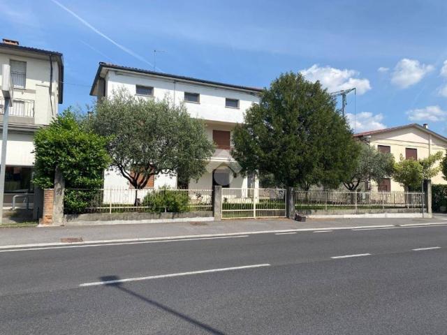 Villa Indipendente in vendita a Tezze Sul Brenta, Veneto