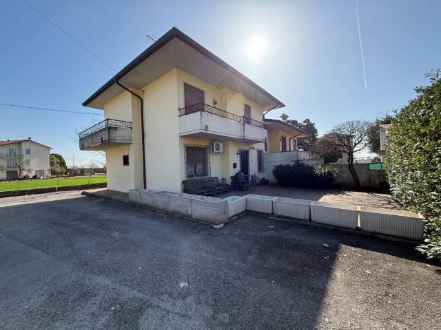 Villa Indipendente in vendita a Santo, Thiene