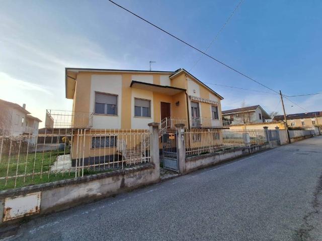Villa Indipendente in vendita a Piemonte, Alessandria
