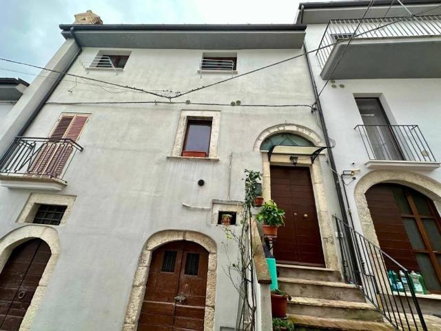 Villa Indipendente in vendita a Tione Degli Abruzzi, Abruzzo