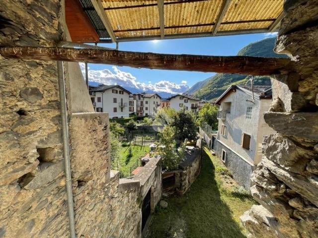 Villa Indipendente in vendita a Tirano, Lombardia