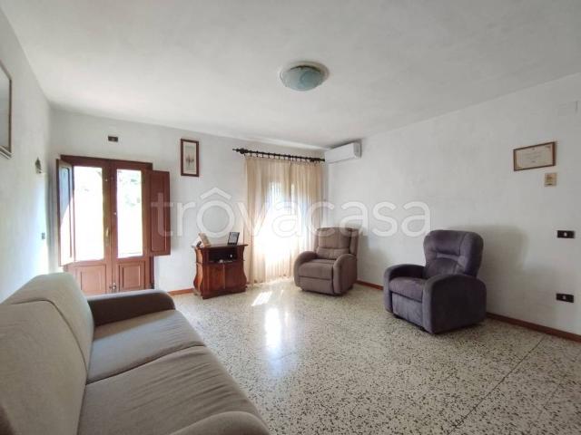 Villa Indipendente in vendita a Quarrata, Toscana