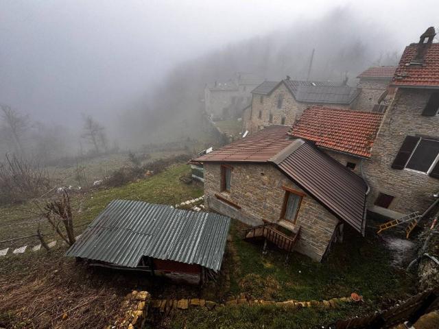 Villa Indipendente in vendita a Tizzano Val Parma, Reggio Emilia