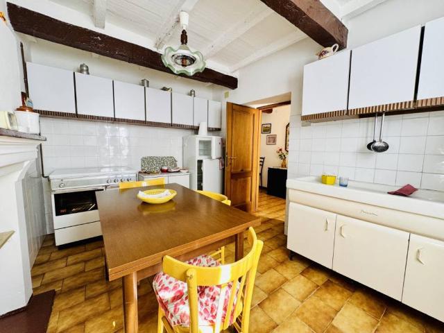 Villa Indipendente in vendita a Tizzano Val Parma, Reggio Emilia