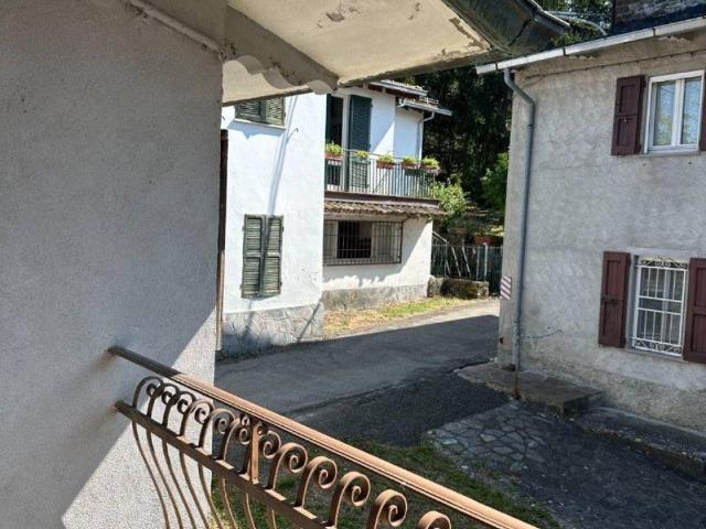 Villa Indipendente in vendita a Tizzano Val Parma, Reggio Emilia