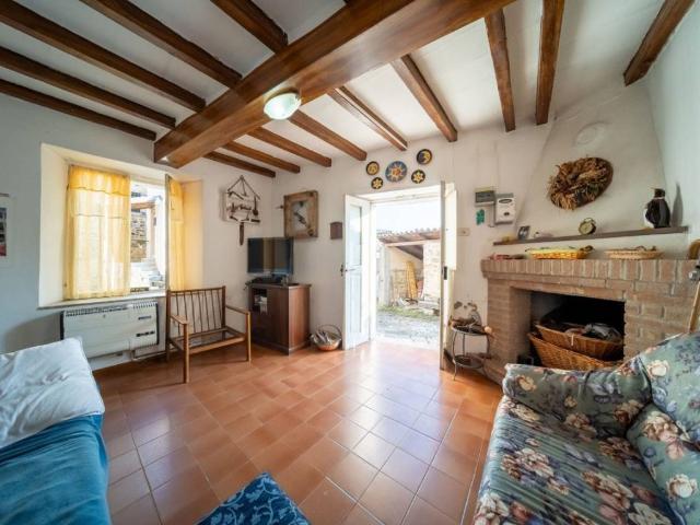Villa Indipendente in vendita a Tizzano Val Parma, Reggio Emilia