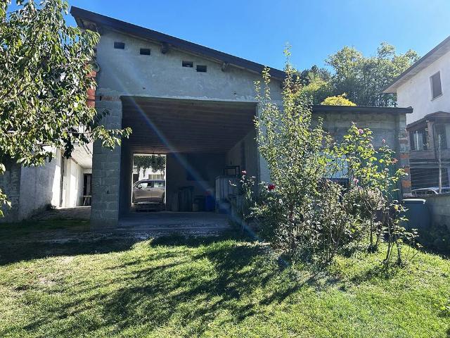 Villa Indipendente in vendita a Lagrimone, Tizzano Val Parma