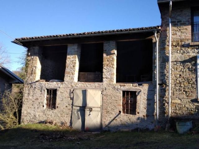 Villa Indipendente in vendita a Tizzano Val Parma, Reggio Emilia