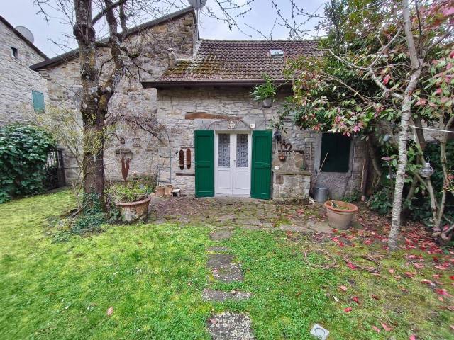 Villa Indipendente in vendita a Appennino Reggiano, Re