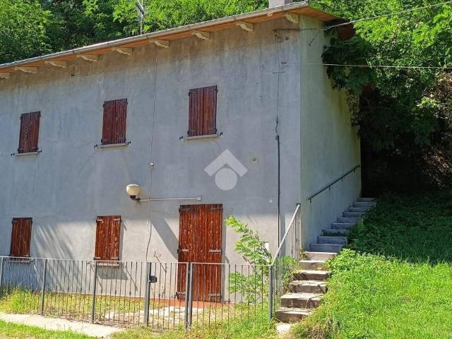Villa Indipendente in vendita a Appennino Reggiano, Re