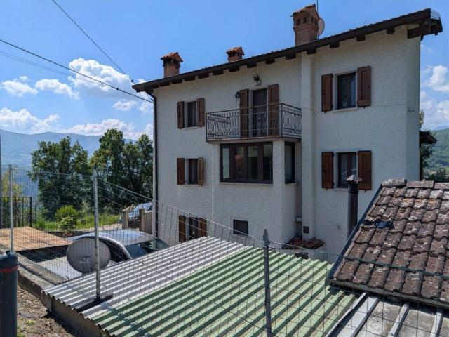Villa Indipendente in vendita a Appennino Reggiano, Re