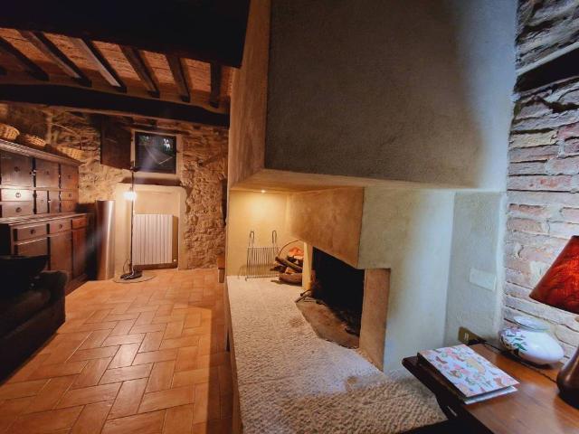 Villa Indipendente in vendita a Izzalini, Umbria
