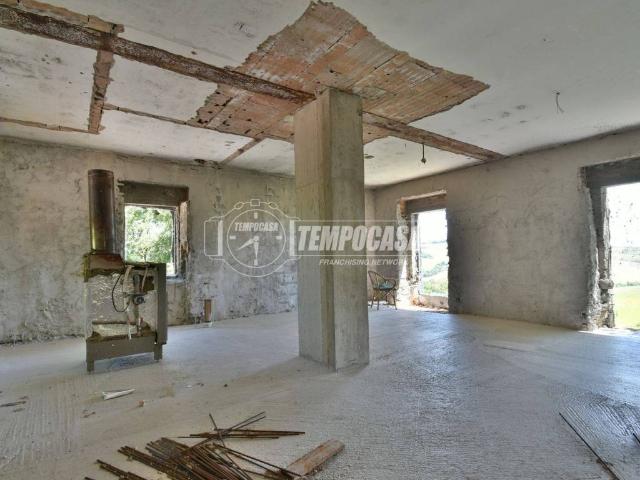 Villa Indipendente in vendita a Baroncia, Tolentino