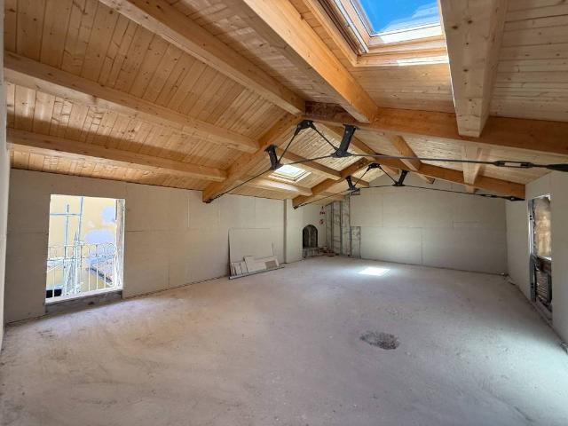 Villa Indipendente in vendita a Tolentino, Macerata