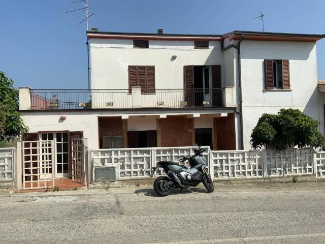 Villa Indipendente in vendita a Unione dei Comuni della Val Vibrata, Torano Nuovo