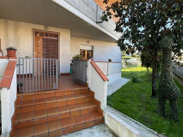 Villa Indipendente in vendita a Unione dei Comuni della Val Vibrata, Torano Nuovo