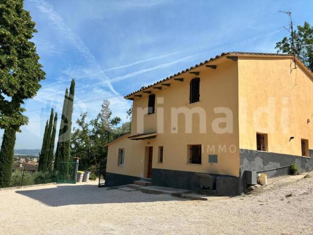 Villa Indipendente in vendita a Torgiano, Umbria