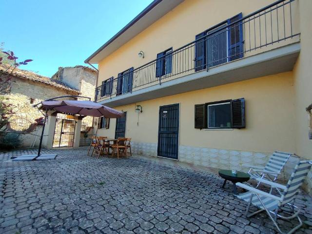 Villa Indipendente in vendita a Tornimparte, Rocca Santo Stefano Di Tornimparte