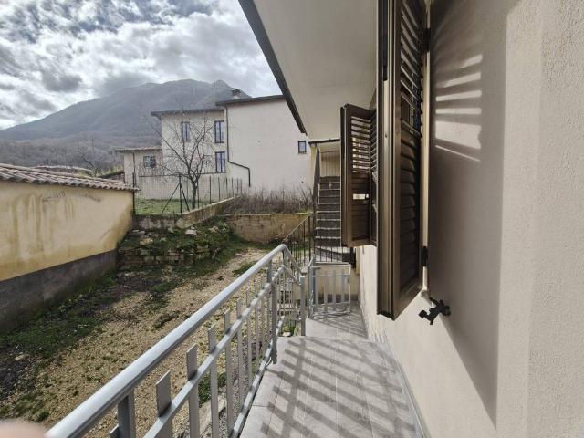 Villa Indipendente in vendita a Tornimparte, Abruzzo