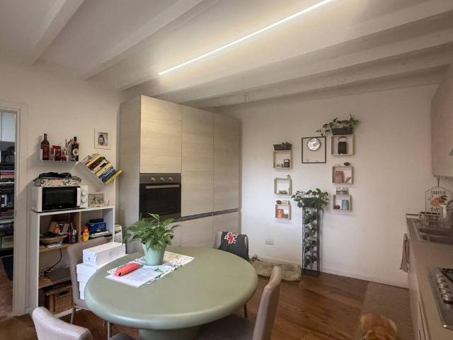 Villa Indipendente in vendita a Moniga, Torno