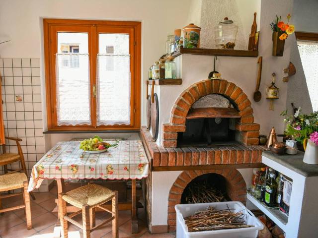 Villa Indipendente in vendita a Tornolo, Reggio Emilia