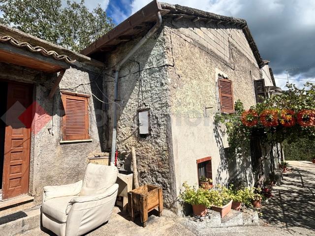 Villa Indipendente in vendita a Torre Cajetani, Lazio