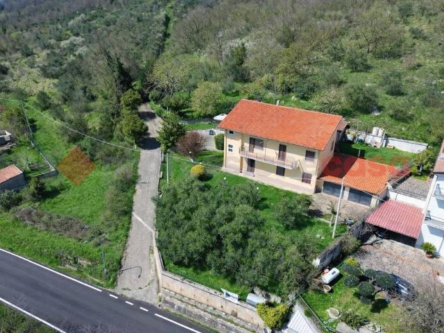 Villa Indipendente in vendita a Torre Cajetani, Lazio