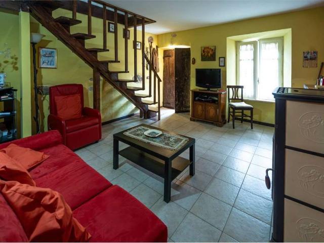 Villa Indipendente in vendita a Torre Cajetani, Lazio