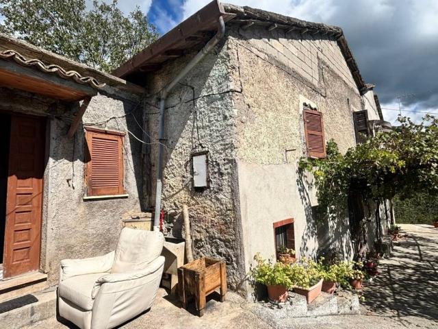 Villa Indipendente in vendita a Torre Cajetani, Lazio