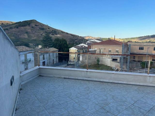 Villa Indipendente in vendita a Torre De' Passeri, Abruzzo