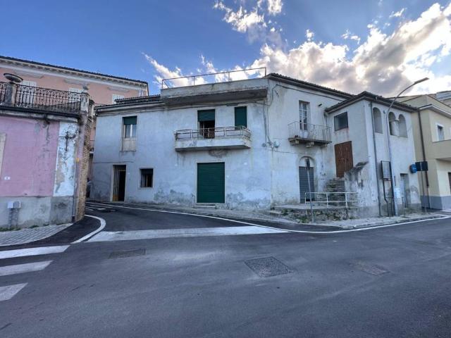 Villa Indipendente in vendita a Torre De' Passeri, Abruzzo