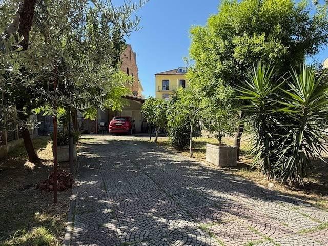 Villa Indipendente in vendita a Torre De' Passeri, Abruzzo