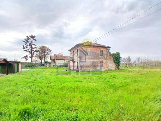 Villa Indipendente in vendita a Torre De' Picenardi, Lombardia