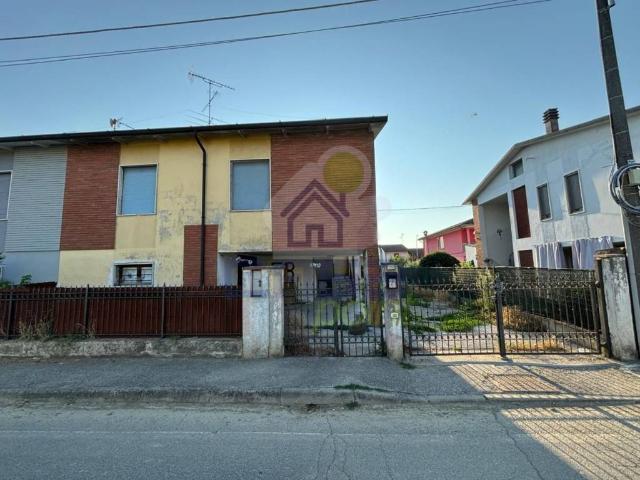 Villa Indipendente in vendita a Torre De' Picenardi, Lombardia