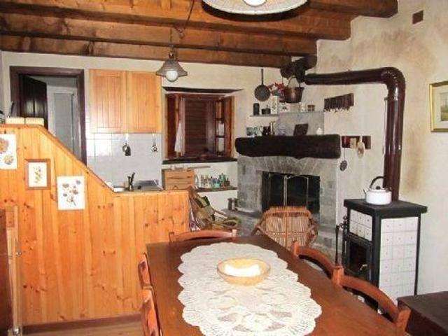 Villa Indipendente in vendita a Spriana, Lombardia