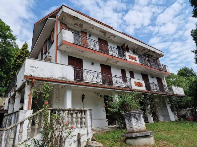 Villa Indipendente in vendita a Chabriols Inferiori, Piemonte