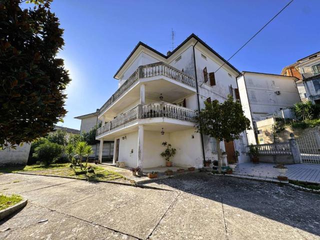 Villa Indipendente in vendita a Torre San Patrizio, Fermo