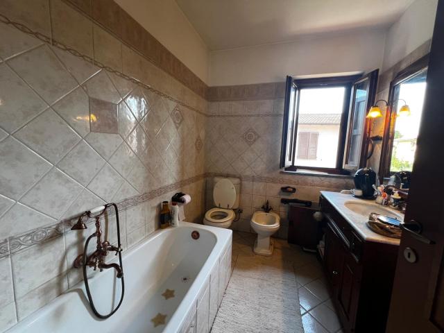 Villa Indipendente in vendita a Lardirago, Lombardia